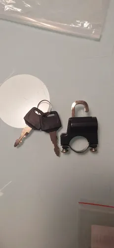 Cadeado para capacete e outros objetos
