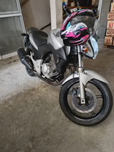 CB 300 ano 2010