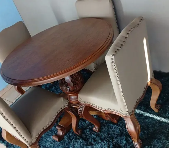 Mesa com cadeiras