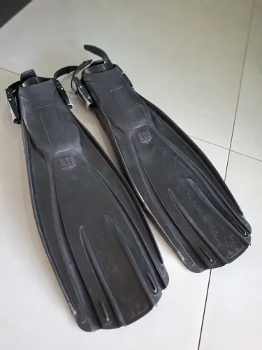 Nadadeira mares avanti quattro