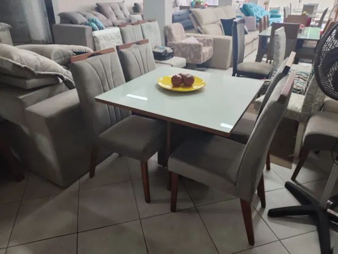 Mesa com cadeiras 