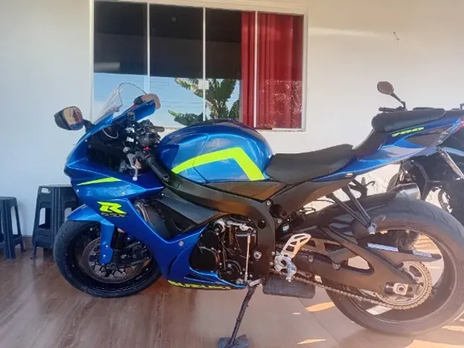 Vendo Srad 750 GP, azul personalizado, 2014/15.