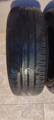 Vendo 02 Pneus Dunlop Enasave EC300+ na medida 185/60R15 - em ótimo estado.
