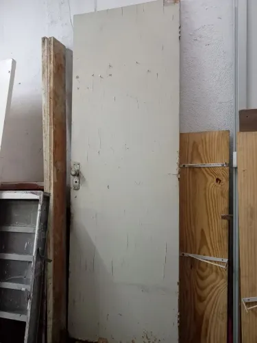 Folha de porta para banheiro , mede 0.68 x 2,10