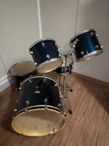 BATERIA COM BUMBO DUPLO