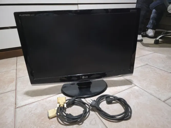 Monitor LG W2353V LCD 23'' usado com defeito na tela