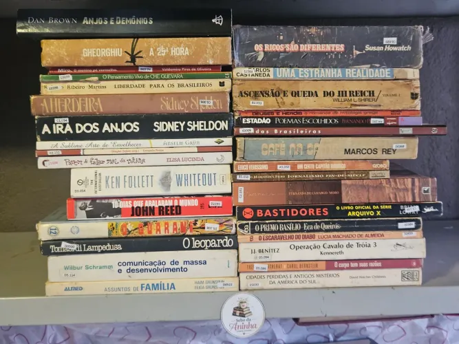 Lote com 30 livros