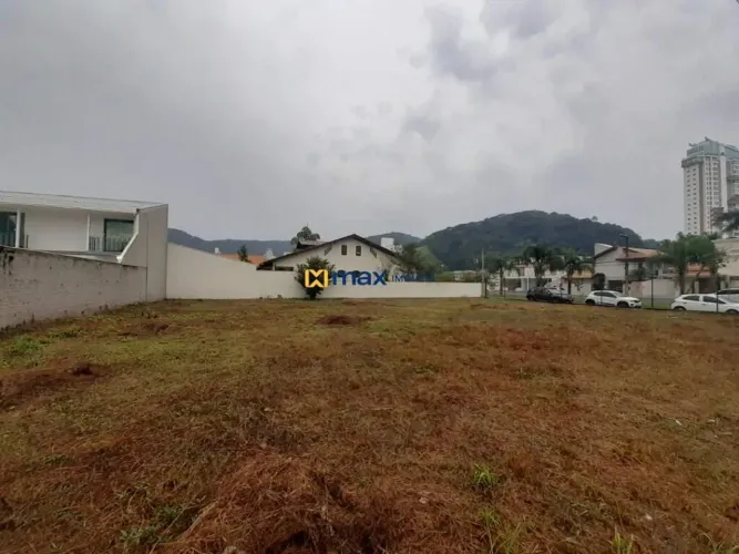 Terreno com 798,97 m² em rua movimentada no Bairro: Ressacada, Itajaí