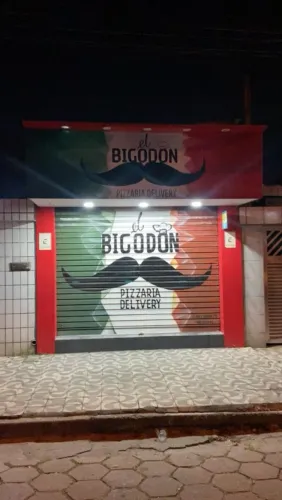 Loja com fachada,luminária e porta de vidro para todos os tipos de comércio 