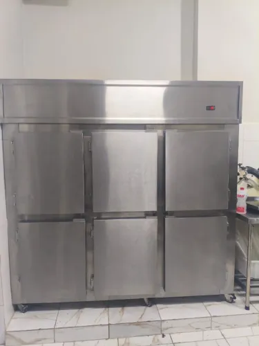Freezer grande 2mt por 2mt todo em inox 6 portas