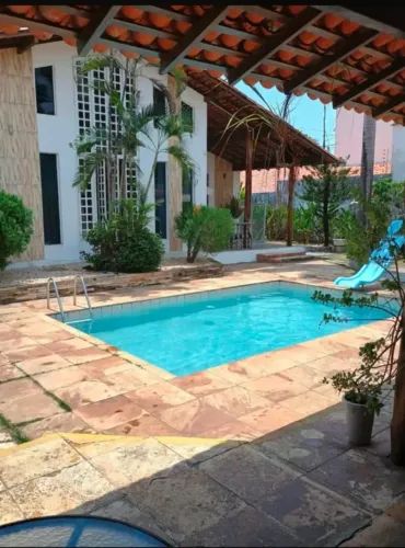 Imóvel para aluguel possui 800 metros quadrados com 6 quartos em Quintas do Calhau - São L