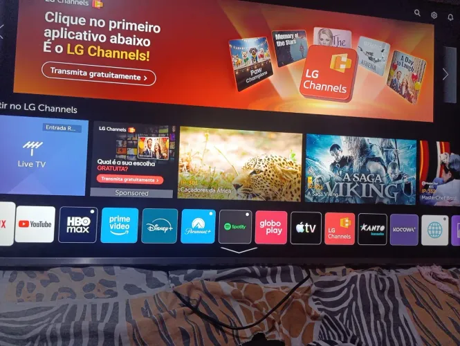 Tv smart 4k tela infinita comando de voz em perfeito estado