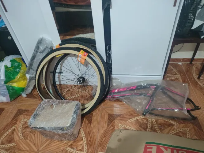Bicicleta feminina com cesto