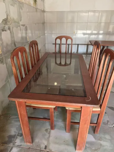 Mesa de tampo de vidro
