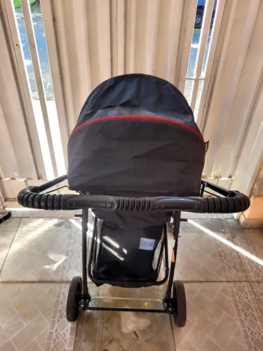 Carrinho de bebê com base