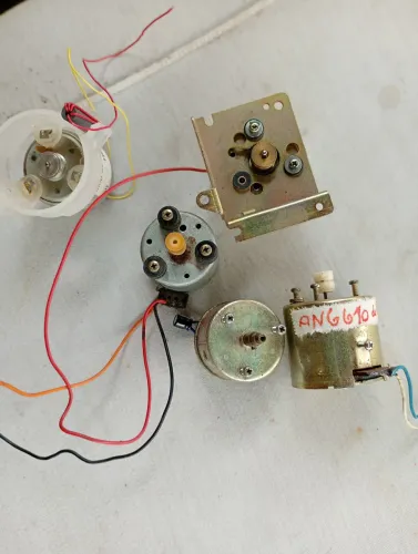 Motor de rádio gravador antigo National Philips e alguns variados 