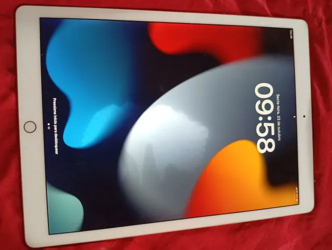 IPAD PRO (2 GERACAO) TELA DE 12 .9 PLEGADAS (FUNCIONANDO PERFEITAMENTE/COM MANCHA NA TELA)
