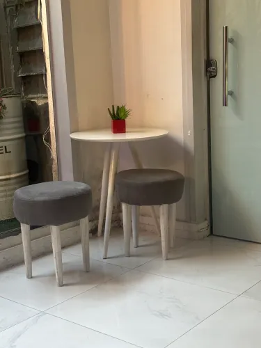 Conjunto mesa e 2 pufs
