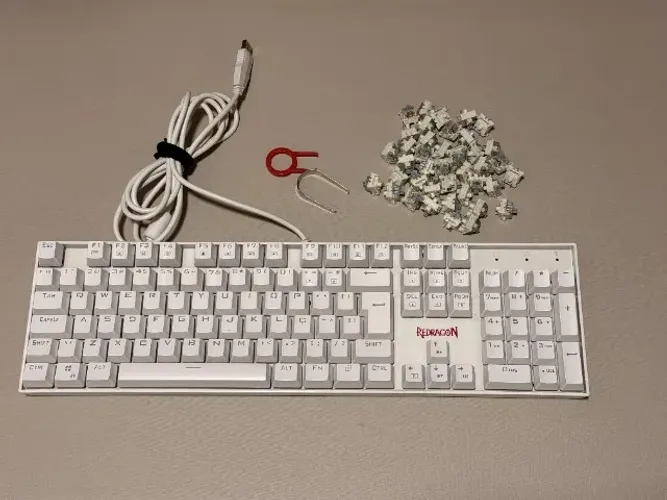 Teclado Mecânico RGB Redragon + 40 Switches Extras Outemu Grey