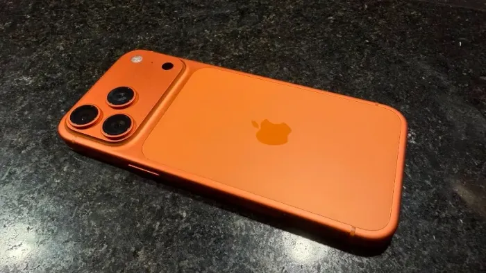 iPhone 17 Pro Max / 256GB / Laranja / Saúde de bateria 100% / R$ 6.700,00