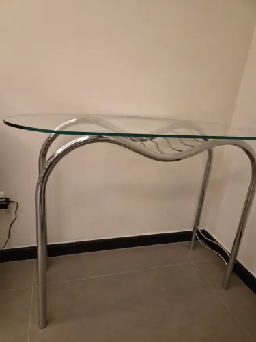 Aparador de Vidro Oval com Base Cromada Curva - Excelente Estado