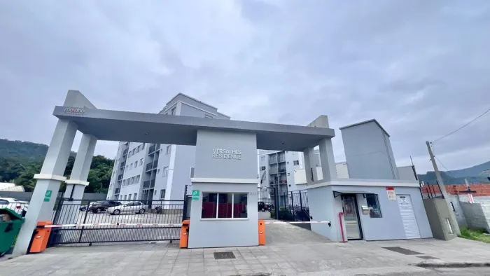 Apartamento em Fundos - Biguaçu
