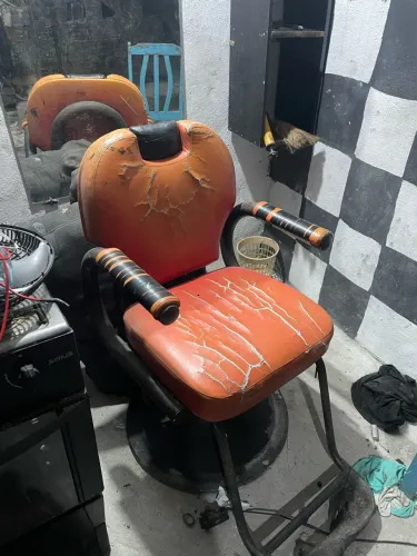 Cadeira de barbeiro pra quem tá começando agr, pra botar preço !!!