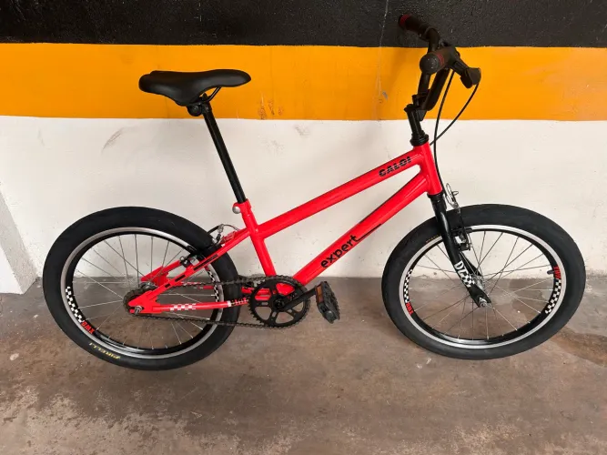Bicicleta Caloi BMX Expert aro 20 com pneus pirelle e pouquíssimo uso