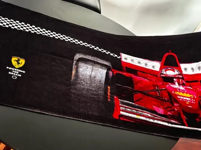 Toalha Ferrari Preta Oficial Estampa Carro F1