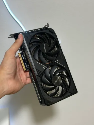 Placa de Vídeo RTX 5060ti 8GB Gigabyte