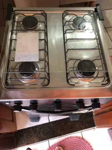 Vende- se fogão de 4 bocas elétrico