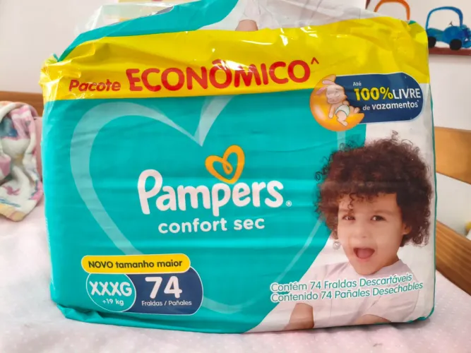 Fralda Pampers Xxxg 74 unidades fechada