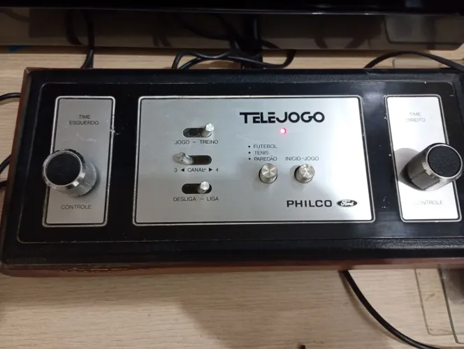 Tele jogo philco liga,mas não dá tela .