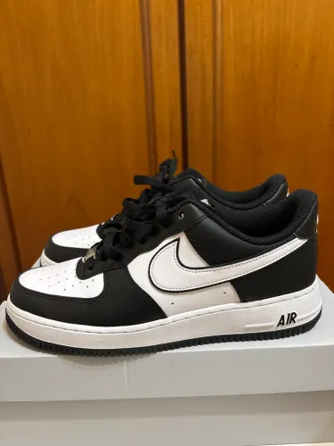 Tênis Nike - Air Force 1 (ORIGINAL): Preto & Branco