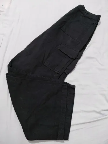 Calça jeans cargo preta