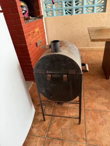 Churrasqueira Bafo Portátil c/ Chaminé