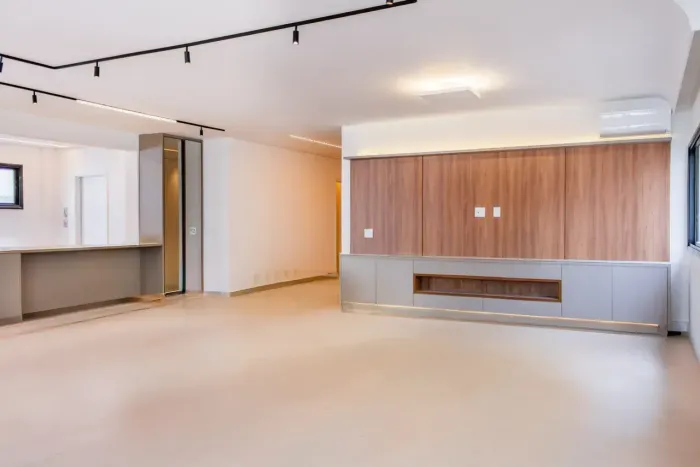 Apartamento para aluguel com 215 metros quadrados com 3 quartos