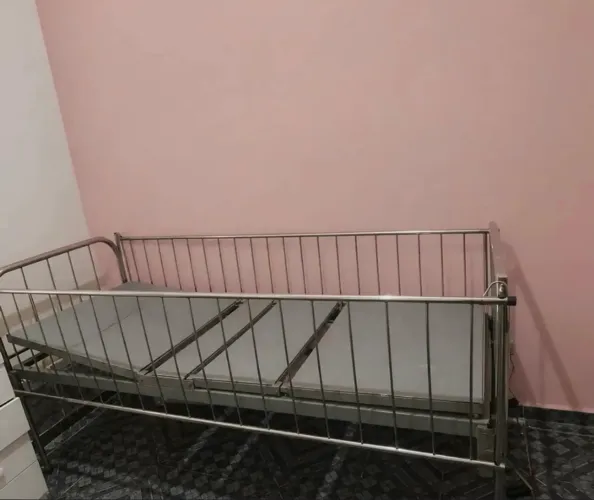 cama/berço de ferro