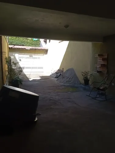 Aluga-se Casa Enorme !