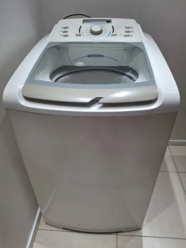 Maquina de Lavar Roupas Electrolux 10KG Branca LUC10 110V (vazamento de água por baixo)