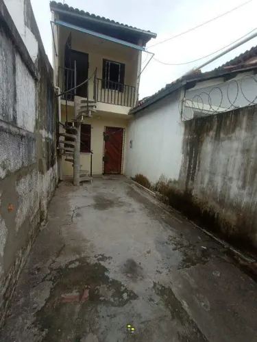 Presidente Kennedy Duplex 112m² com 2 Quartos, sendo 1 Suíte, 2 WC social, 2 Salas, 2 Cozi