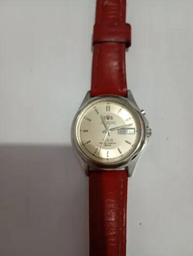 Orient 50m corda automática relógio.