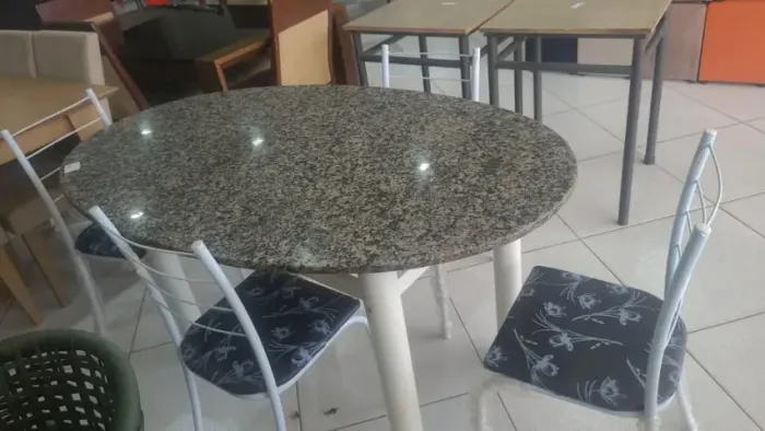 mesa de marmore c/ 4 cadeiras 