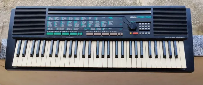 Teclado Yamaha PSR 150 sem funcionamento