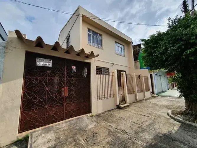 Casa para venda possui 312m2, com 6 quartos, 3 suítes, 4 banheiros e 2 vg - CA0003SC
