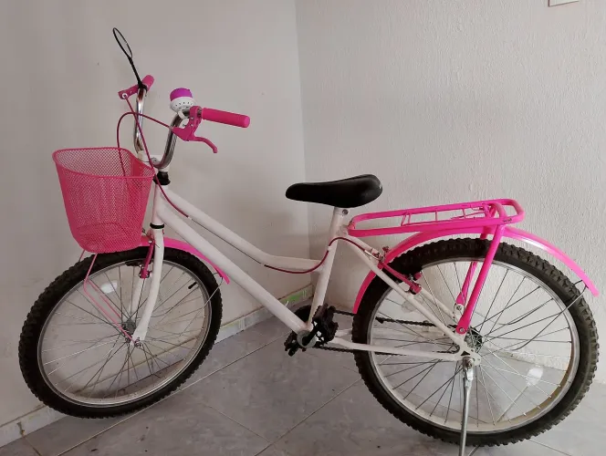 Bicicleta infantil aro 24 com cestinha e garupa 