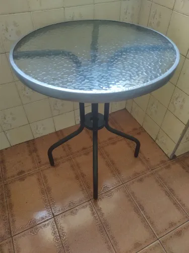 Mesa de Vidro Redonda com Base de Metal - Ideal para Varanda, Jardim ou Cozinha