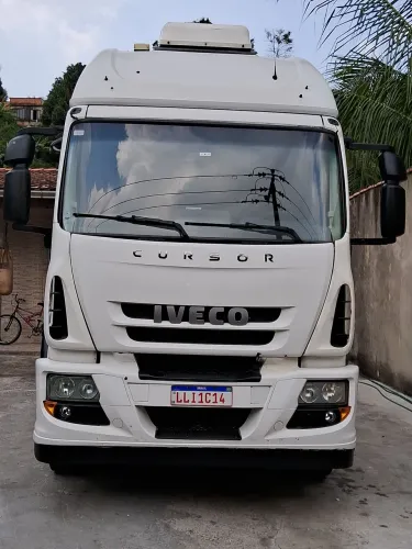 Vendo iveco cursor 330 ano 2010/2011