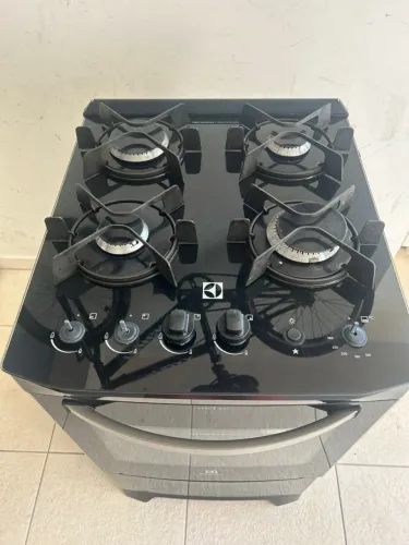 Fogão Electrolux 4 Bocas Preto ? Com defeito (vazamento de gás)