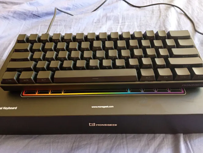 Teclado gamer akko 60% monsgeek fun60 em excelente estado